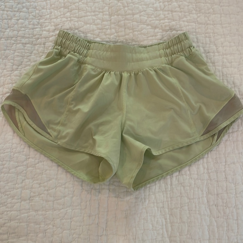 Lululemon size 4 Hotty Hot shorts 2.5 inch